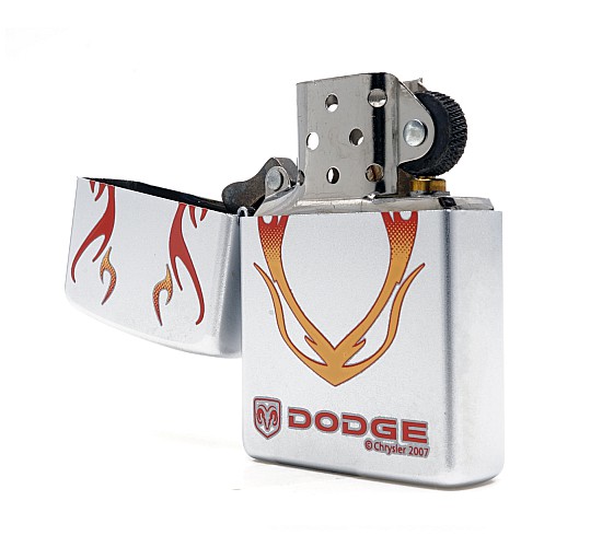 Dodge zippo vlammen rood oranje