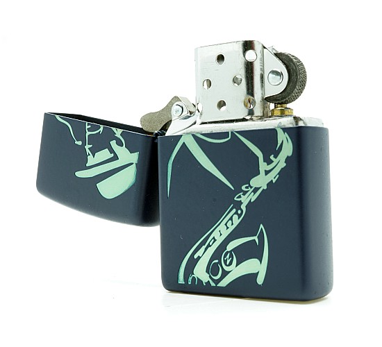 Donker blauwe zippo jazz