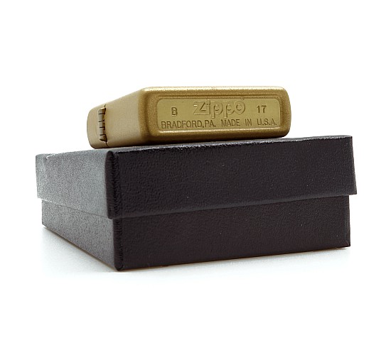Gele zippo aansteker planeta car