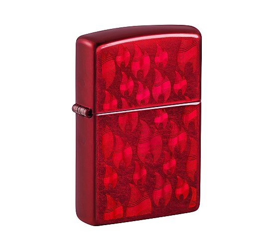 Zippo Candy Apple Flames aansteker met rode street chrome afwerking en gegraveerd flame motief