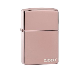 Zippo Rosé Gold aansteker met hoogglanzende gepolijste afwerking en laser gegraveerd Zippo logo rechtsonder