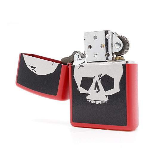 Schedel wit zwart zippo rood