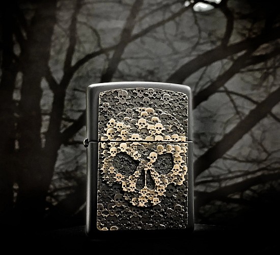 Skulls in skull zippo