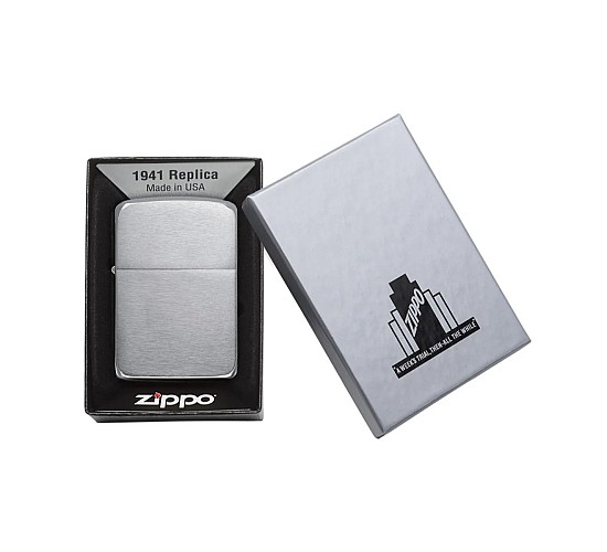 Doosje met de Replica 1941 brushed  Chrome van Zippo