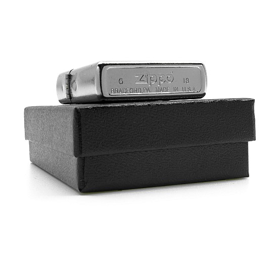 Zippo 2018 chroom doosje karton