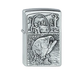 Zippo Bass fishing aansteker met geborsteld chrome en embleem van visser die grote baars vangt