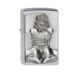 Zippo Bondage Girl aansteker in geborstelde chrome met embleem van geknielde vrouw in string en hoge hakken gebonden met touwen