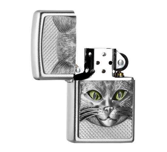 Zippo met een kat en groen kleurige ogen