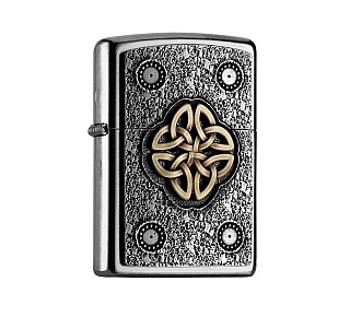 Zippo Celtic knot regular aansteker met street chrome afwerking en bronzen Keltische knoop embleem