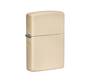Zippo Flat Sand aansteker in een beige kleur met matte, gladde behuizing en regular model