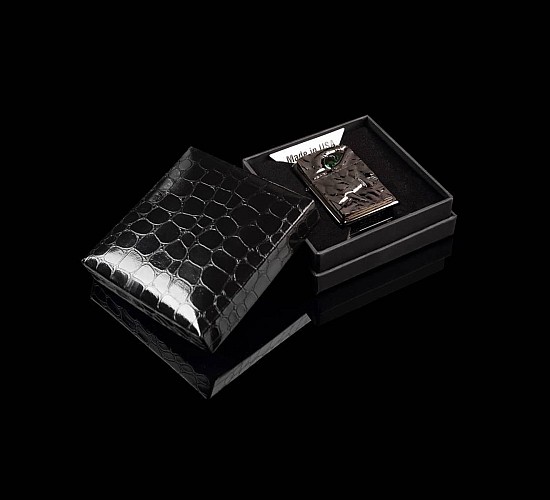 De Zippo Crocodile skin wordt geleverd in een prachtig doosje