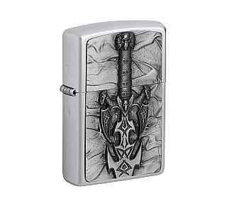 Zippo Dark Side sword chroom satin aansteker met reliëf zwaard en doodskoppen embleem