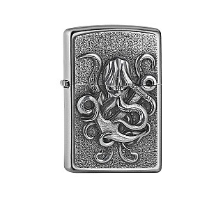Zippo Octopus aansteker in satin chrome met metalen embleem van een octopus die tentakels rond een anker slingert