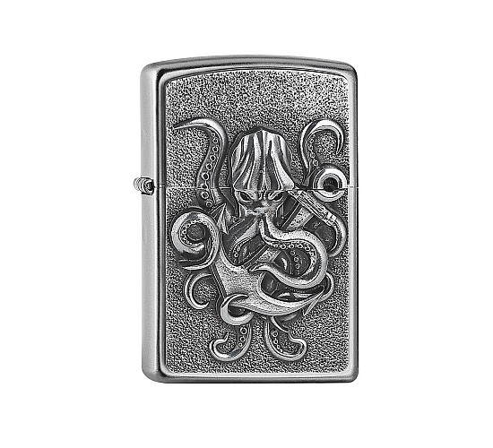Zippo Octopus aansteker in satin chrome met metalen embleem van een octopus die tentakels rond een anker slingert