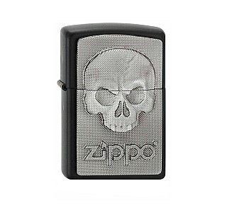 Zippo Phantom Skull matte zwarte aansteker met zilverkleurig schedel embleem en Zippo logo