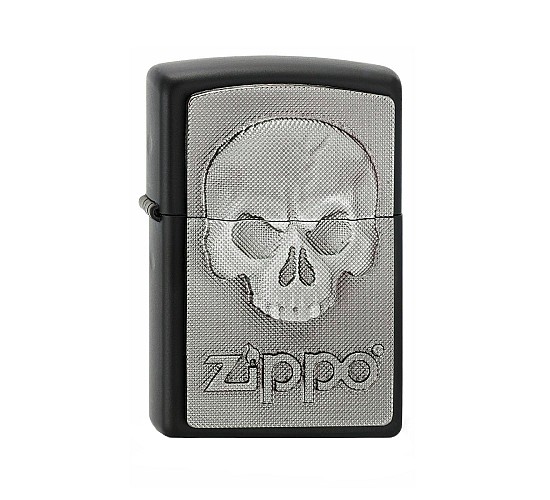 Zippo Phantom Skull matte zwarte aansteker met zilverkleurig schedel embleem en Zippo logo