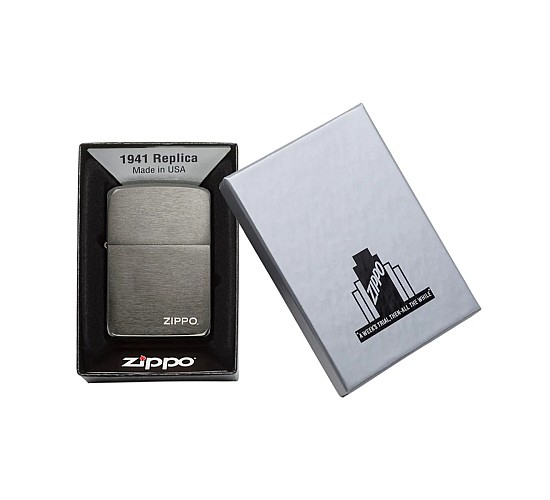 Doosje met Replica 1941 Black ice met logo van Zippo