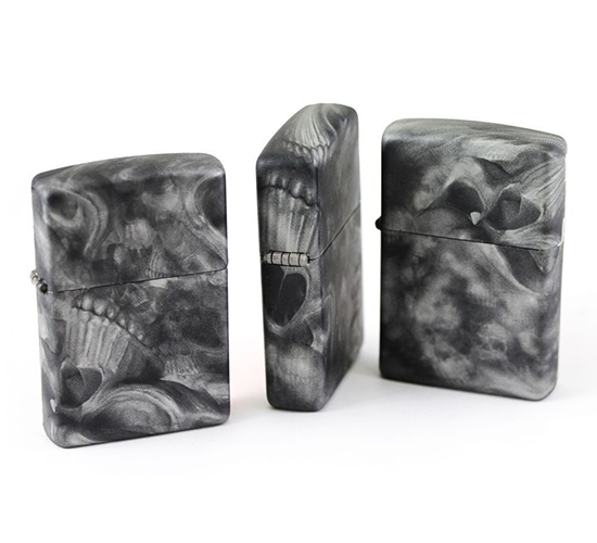 Softtouch zippo afgewerkt met uniek skull design