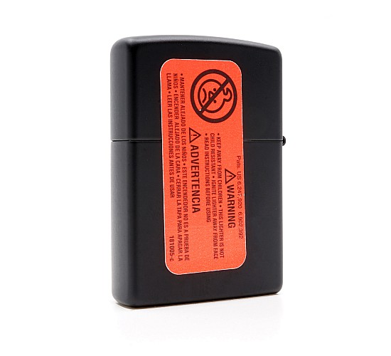 Zippo zwart sticker achterkant
